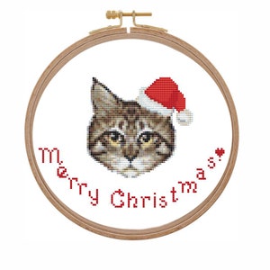 Tabby Maincoon Weihnachtskatze Kreuzstichmuster Ornament modernes Realistisches Aquarelle Katze Ornament xstitch pdf Weihnachtskarte x Stitch