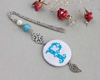 Personalized bookmark for women Blue hook bookmark with initials Monogramed bookmark with letter Female teacher gift Initial bookmark beaded