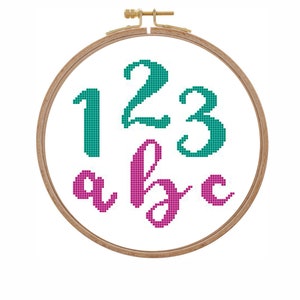 Padrão de ponto cruz de alfabeto cursivo moderno, fonte de caligrafia contada, ponto cruz em PDF, letras e números de caligrafia fofa, script ABC contado