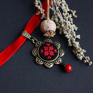 Red coral Ukrainian slavic choker necklace for vyshyvanka Thin red black choker with bead charm Traditional Ukraine folk jewelry souvenir