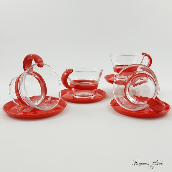 4er-Set Bodum Espressotassen mit roten Kunststoffgriffen und Untertassen / Vintage Mid-Century Modern Dänisches Design / Skandinavischer Retro