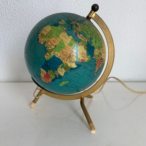 Globo terráqueo vintage de 1967 con trípode Taride de cristal dorado y mapa del mundo - 22 cm