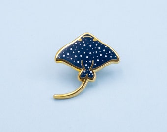 Stingray Hard Enamel Mini Pin - Gold Blau und Weiß - Anstecknadel Cloisonné Badge - Gefleckter Adlerrochen Manta Meerjungfrau Pin