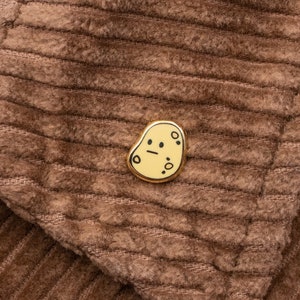 Potato Hard Enamel Mini Pin - Gold Yellow Beige - Lapel Pin Cloisonné Badge Cute Fruit and Vegetable Board Fillers