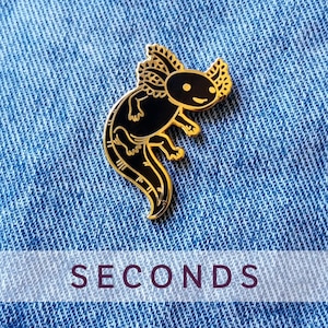 SECONDEN VERKOOP! Harde emaille pin Axolotl - goud en zwart - reversspeld cloisonné-badge