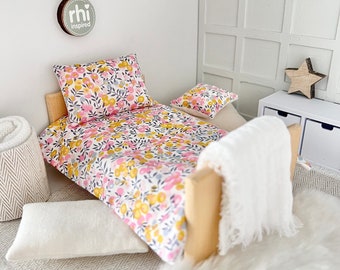 Miniature Liberty Print Bedding Set - 1:12 Scale Dollhouse Furnishing