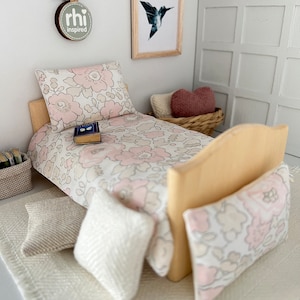 Miniature Liberty Print Bedding Set (Betsy) - 1:12 Scale Dollhouse Decor