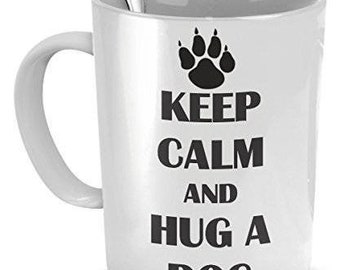 Taza de perro divertido - Mantener la calma y abrazar a un perro - regalos de amante del perro - taza de café amante del perro