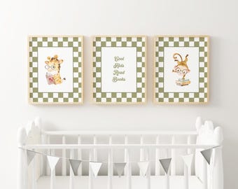 Decoración de pared infantil con estampado de animales de safari y lectura, color verde salvia a cuadros, ideal para rincones de lectura y aulas (XCRE3-A3).