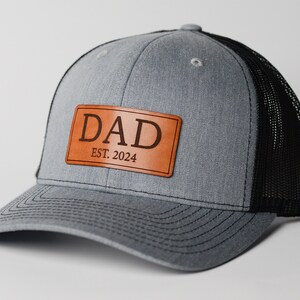 Chapeau Dad Est 2024 CUIR VÉRITABLE Chapeau papa Personnalisez-le pour n'importe quelle année Cadeau parfait pour les nouveaux papas. Cadeau parfait pour la fête des pères image 7