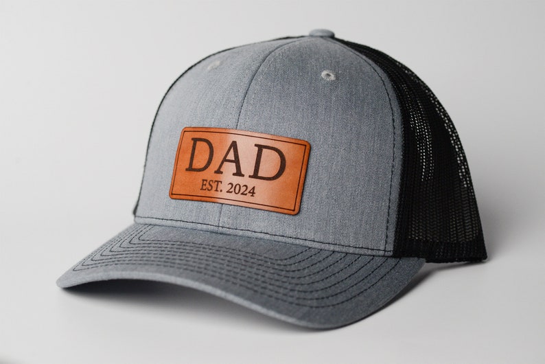 Chapeau Dad Est 2024 CUIR VÉRITABLE Chapeau papa Personnalisez-le pour n'importe quelle année Cadeau parfait pour les nouveaux papas. Cadeau parfait pour la fête des pères image 7