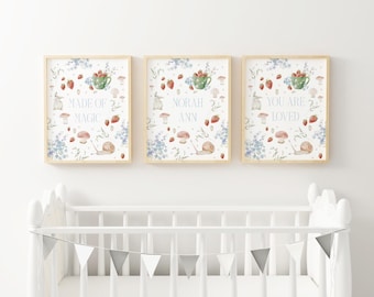 Letrero personalizado con el nombre del bebé, estilo cottagecore, arte para habitación infantil, hecho de magia, eres amado, fresa, champiñón, conejito, habitación de bebé, jardín floral de hadas XMG4-A3