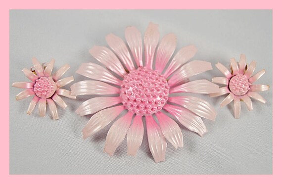 Vintage 50s 60s Pink Enamel Flower Brooch/Pin and