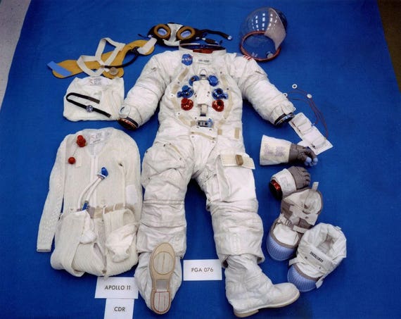 REPLICA OF PLAQUE LEFT ON MOON BY APOLLO 11 ASTRONAUTS 8X10 NASA PHOTO CC-101 REPLICA OF PLAQUE LEFT ON MOON BY APOLLO 11 ASTRONAUTS 8X10 NASA PHOTO CC-101