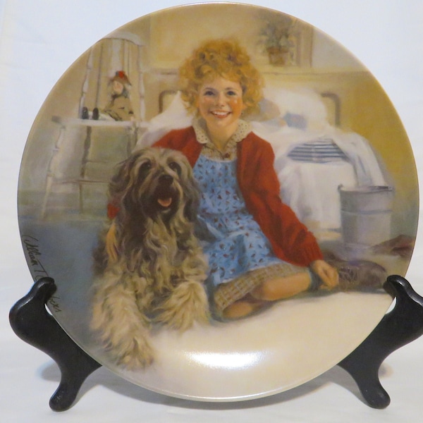 Knowles Collector Plate- 1982 Annie and Sandy- First Firing #10410- Has Original Box And Paperwork- Packed Away Since 1982- Excellent Cond