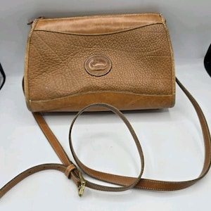 Bolsos Dooney Bourke vintage marrón con correa ajustable para el hombro y cremallera pequeña