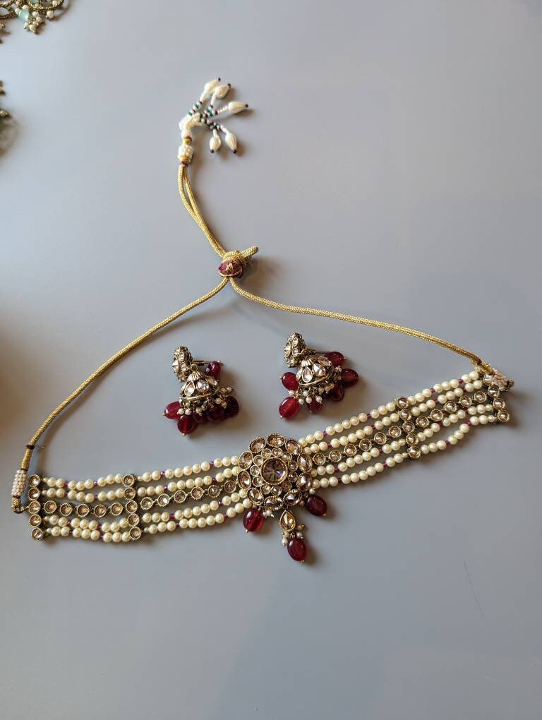Neck shop choker online