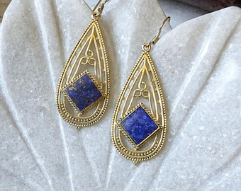 Pendientes de lapislázuli: Joyería de piedras preciosas con baño de latón