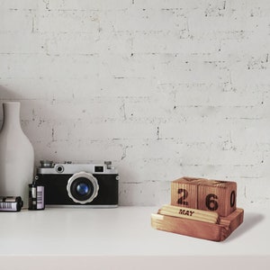 Einzigartiges Geschenk - Esche Holz Block Schreibtisch Kalender.