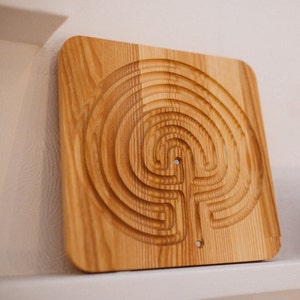 Relaxing board game: Finger labyrinth. image 9