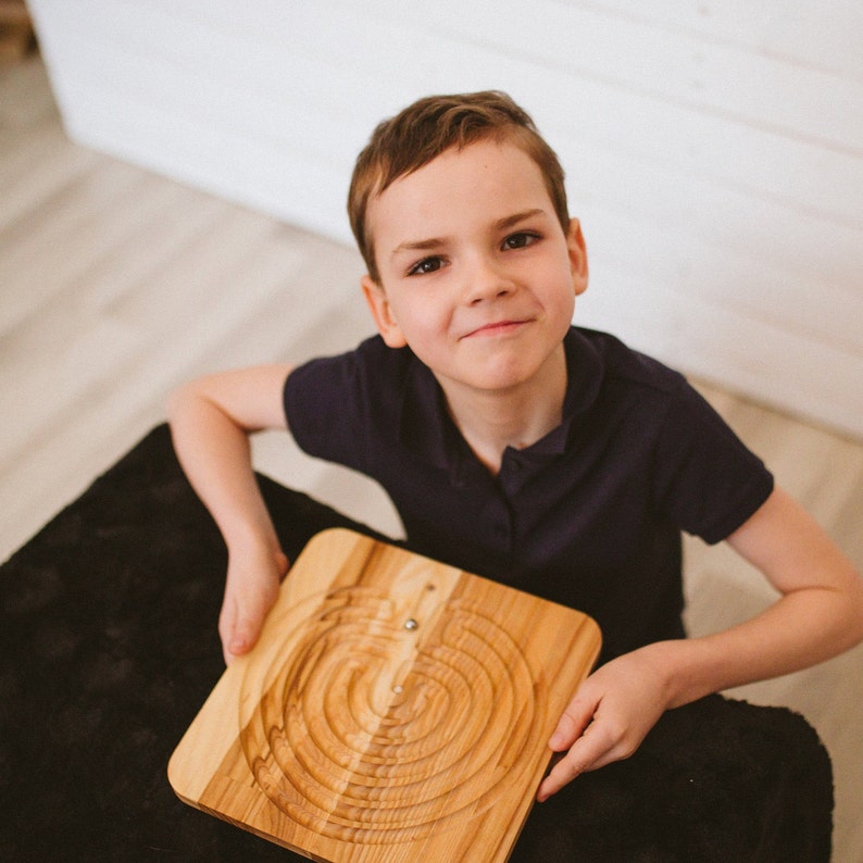 Relaxing board game: Finger labyrinth. image 8