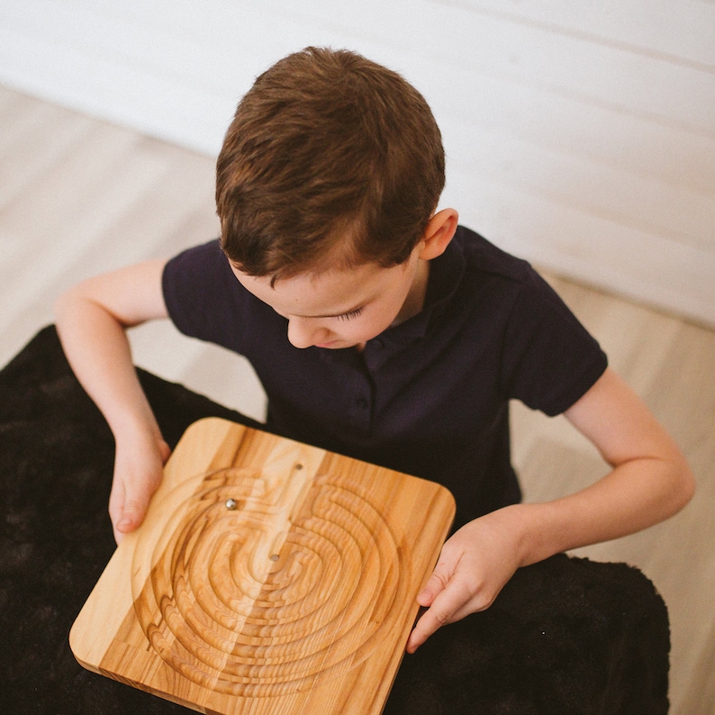 Relaxing board game: Finger labyrinth. image 5