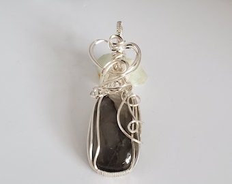 Wire Wrapped Labradorite Pendant Necklace: Silver Para Wire Jewelry