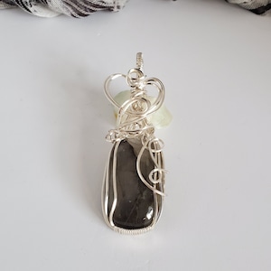 A Silver Para Wire Wrapped Pendant Necklace, Silver Jewelry. Labradorite Jewelry
