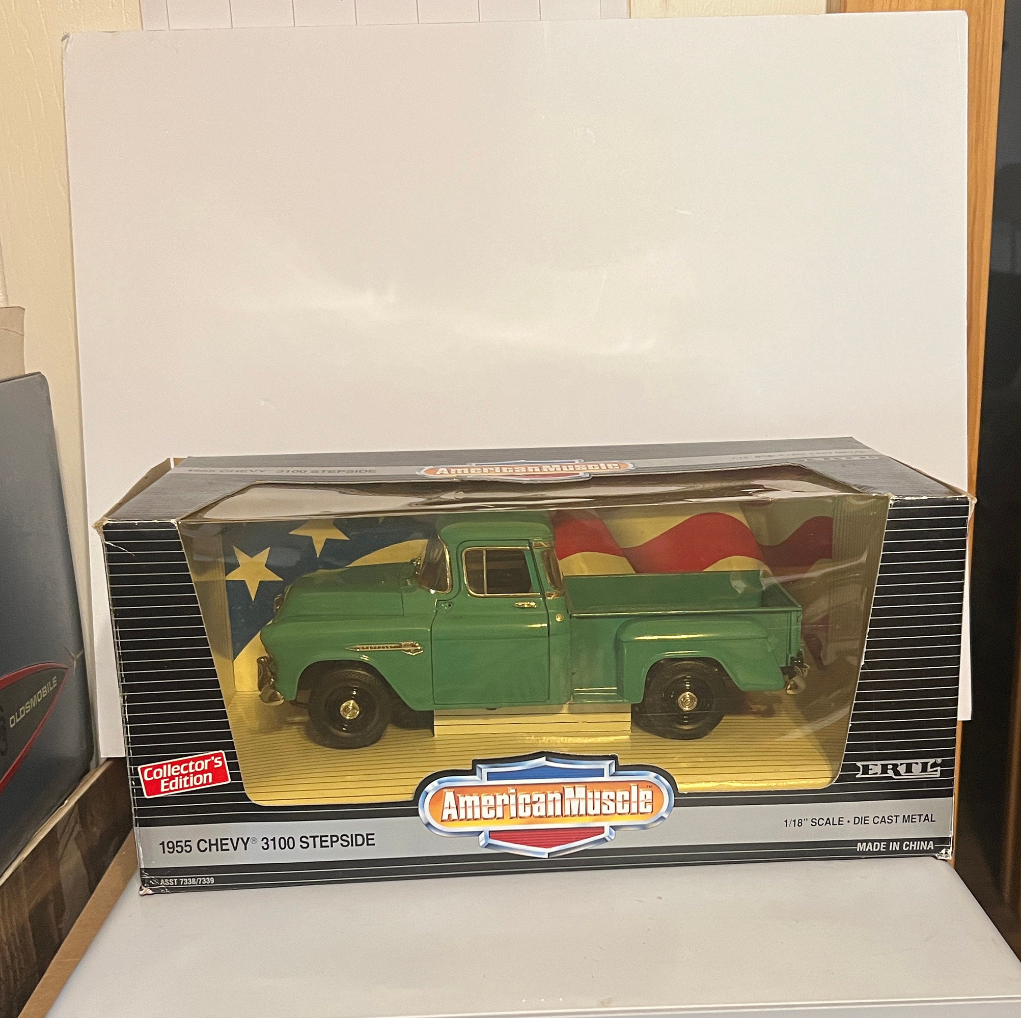 ERTL　1/18　1955　CHEVROLET ERTL 1:18 1955 Chevy 3100 Stepside Die Cast Ocean Green