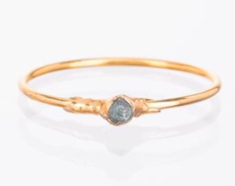 Roher Diamant 24k Gold gefüllter Ring, minimalistischer April Geburtsstein
