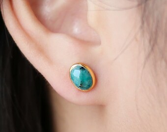 Emerald gold filled ovale oorknopjes