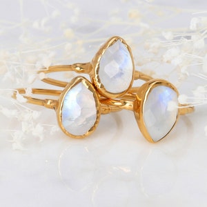 Rain Drop Moonstone Ring, Gold Ring, Celestial Jewelry, Moonstone Engagement Ring, June Birthstone Stone Ring, Crystal Promise Ring Gift