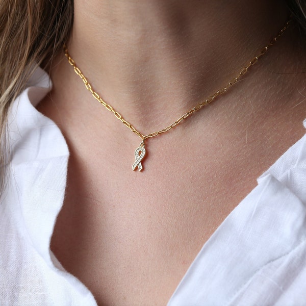 Collier ruban CZ contre le cancer du sein · Cadeau New Beginnings pour elle · Sensibilisation au cancer du sein · 100 % de l'achat va à la guérison d'Amy