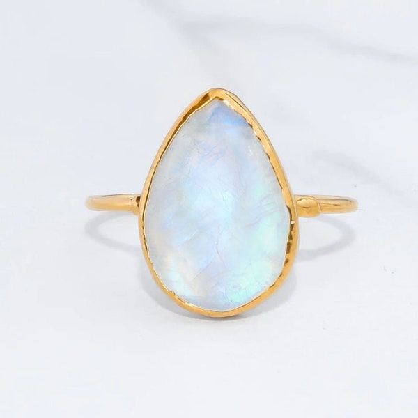 Large Pear Moonstone Ring • Gold Fill • Witchy Fall Jewelry • June Birthstone • Zodiac Sign Gift • Gemini • Raw Goth Jewelry • Ringcrush