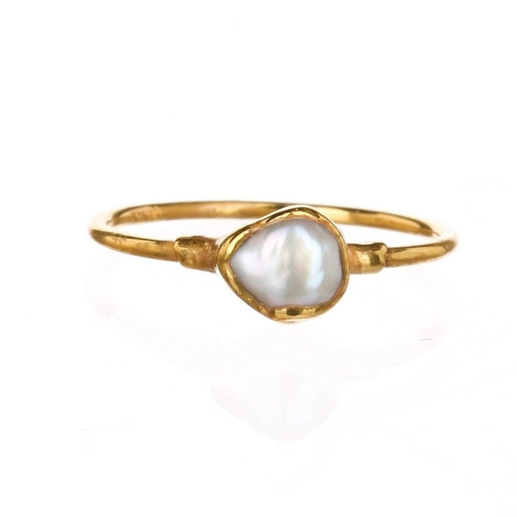 Zierlicher Perlenring • Gold gefüllt • Minimalistisches Juni Geburtsstein Geschenk • Echter roher Perlenring • Süßer handgemachter Herbstschmuck • 24k Dip • Handgemacht