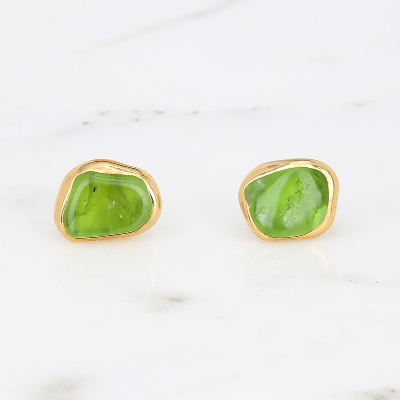 Raw Peridot Earrings, Gold Earrings, Peridot Jewelry, Raw Crystal Earrings, Stud Earrings, Raw Stone Earrings, August Birthstone Earrings 