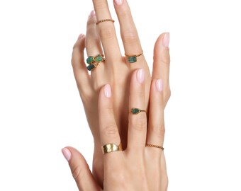 Anillo de esmeralda en bruto • Relleno de oro • Piedra natal de