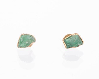 Raw Emerald Earrings, May Birthstone Earrings, Raw Crystal Earrings, Emerald Studs, Boho Earrings, Stud Earrings, Emerald Gold Stud Earrings