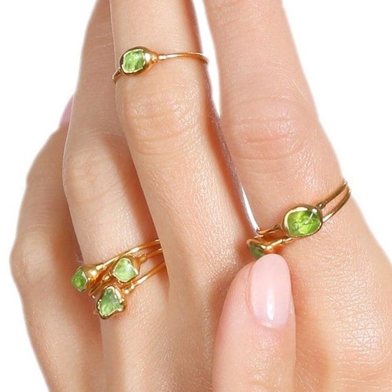 18kt yellow gold Linked Dots 18kt yellow gold peridot and tsavorite ring