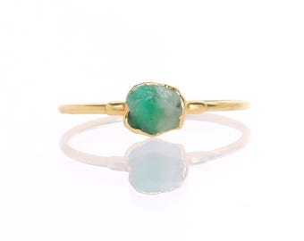 Zarter Ring mit rohem Smaragd – 24 Karat Gold Filled