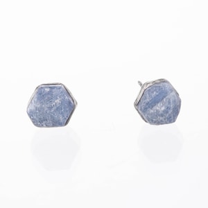 Große Roh Saphir Ohrstecker • Sterling Silber • September Geburtsstein • Einzigartiger Whimsigoth Edelstein Schmuck • Handgefertigt