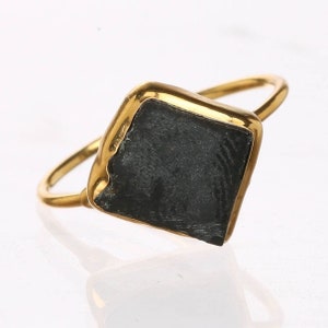 Raw Black Onyx Ring • Gold Filled • Chunky Gemstone Ring • Unique Whimsigoth Crystal Jewelry • Witchy Halloween Style • Fall Jewelry • 24k