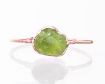 Peridot Ring, Rose Gold August Birthstone, Raw Stone Ring, Raw Peridot Ring, Raw Gemstone Ring, Dainty Ring, Green Stone Ring, Pink Gold
