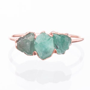 Triple Emerald Ring, Rose Gold Ring, Raw Emerald Ring, Raw Stone Ring, May Birthstone Ring, Gemstone Ring, Raw Crystal Ring, Delicate Ring