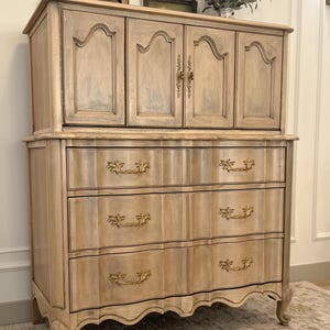 SOLD•• Vintage White's Furniture French Provincial Style Dresser Chest