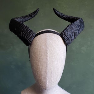 Marie | Extra Large Wide Sweeping Horns