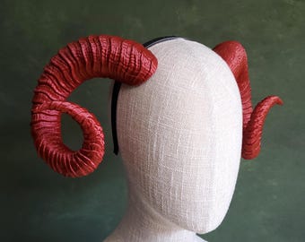 Gina | Medium Curled Horns
