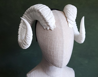 Llista | 3D Printed Curled Horns