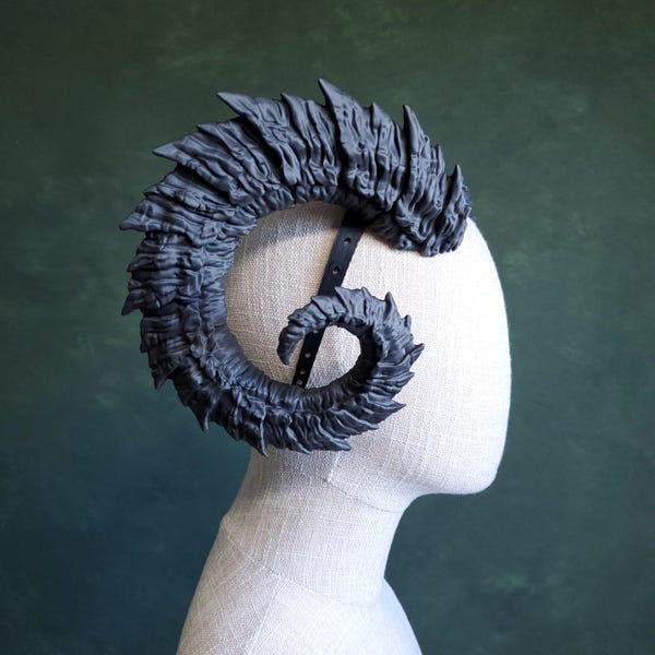 Pyrus | Spiked Curled Horns with Multiple Sizes