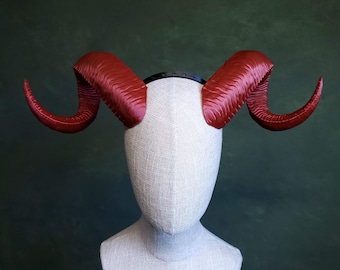 Ruby | Chifres de Fantasia Tiefling